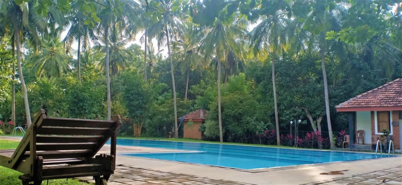 Soba Lanka Holiday Resort Melsiripura ภายนอก รูปภาพ